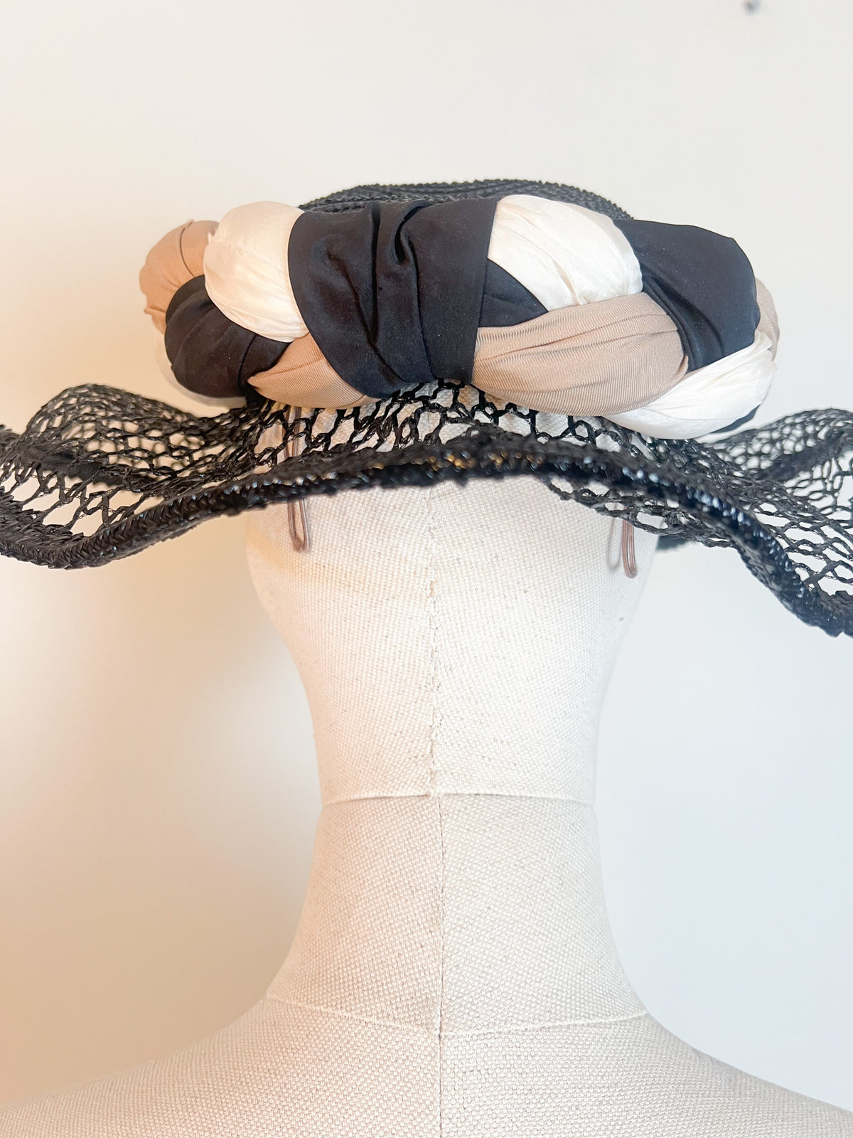 Chapeau de cérémonie vintage Josette D. Paris "Spécial Chignon"