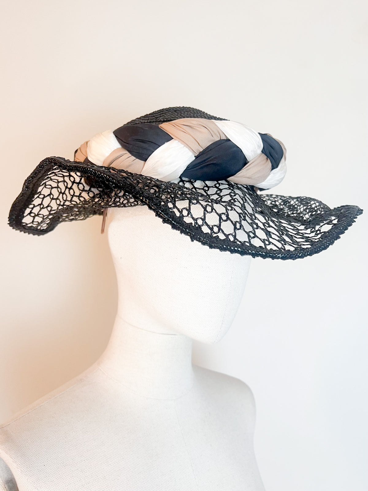 Chapeau de cérémonie vintage Josette D. Paris "Spécial Chignon"