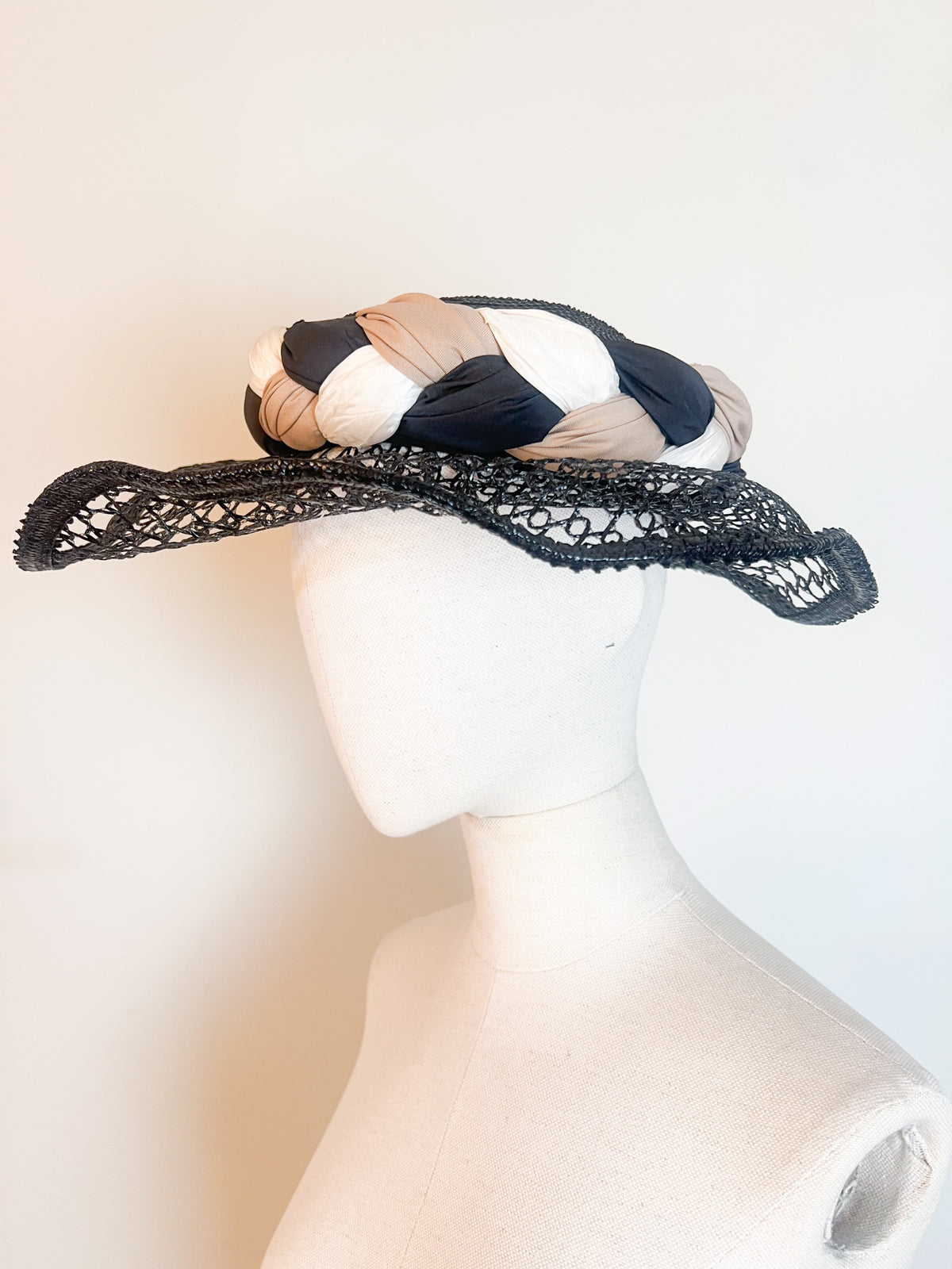 Chapeau de cérémonie vintage Josette D. Paris "Spécial Chignon"