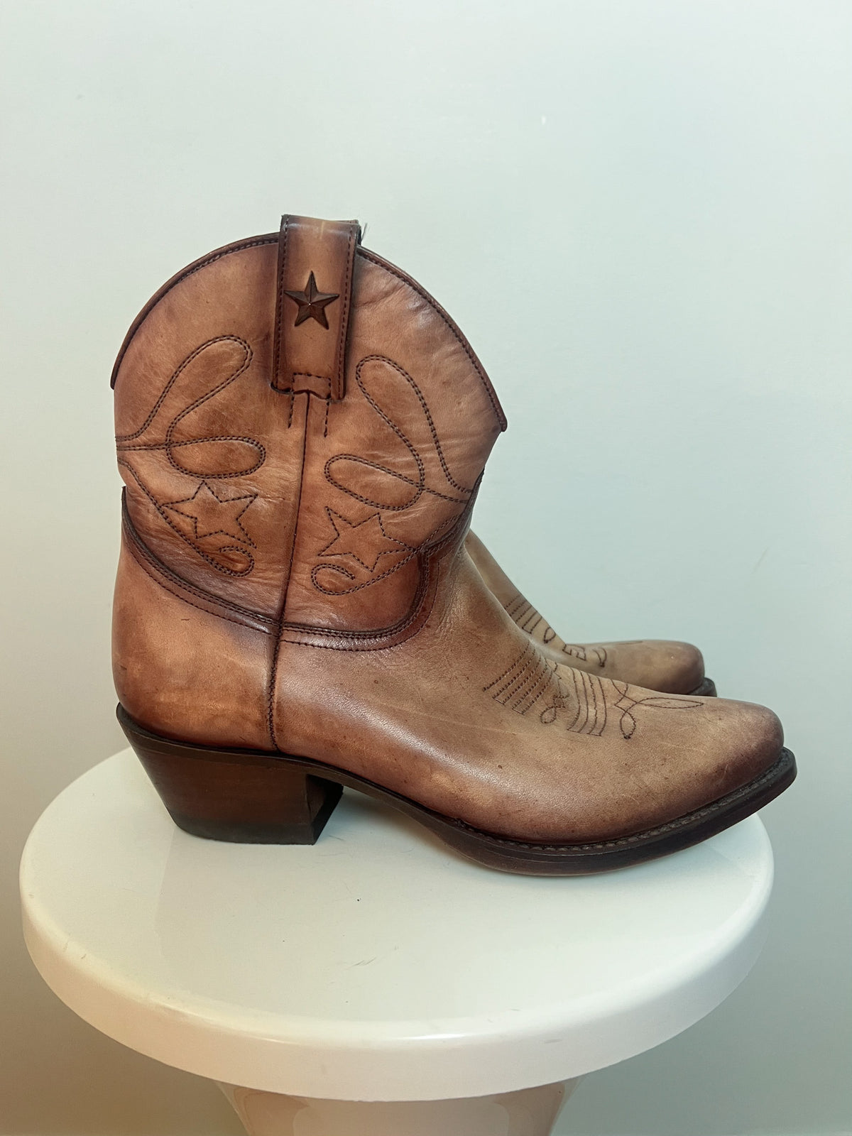 Boots Santiags Mayura Boots Cuir Patiné Marron & Surpiqûres Étoiles – P.37