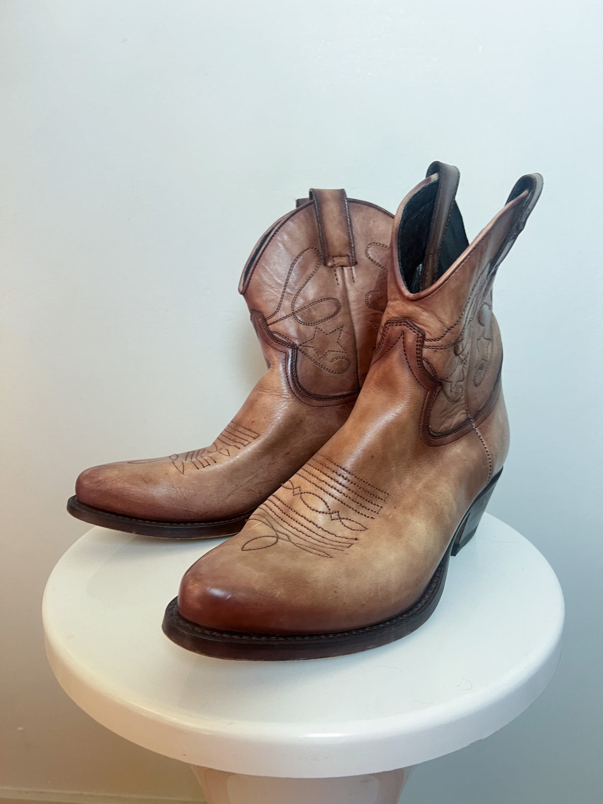 Boots Santiags Mayura Boots Cuir Patiné Marron & Surpiqûres Étoiles – P.37