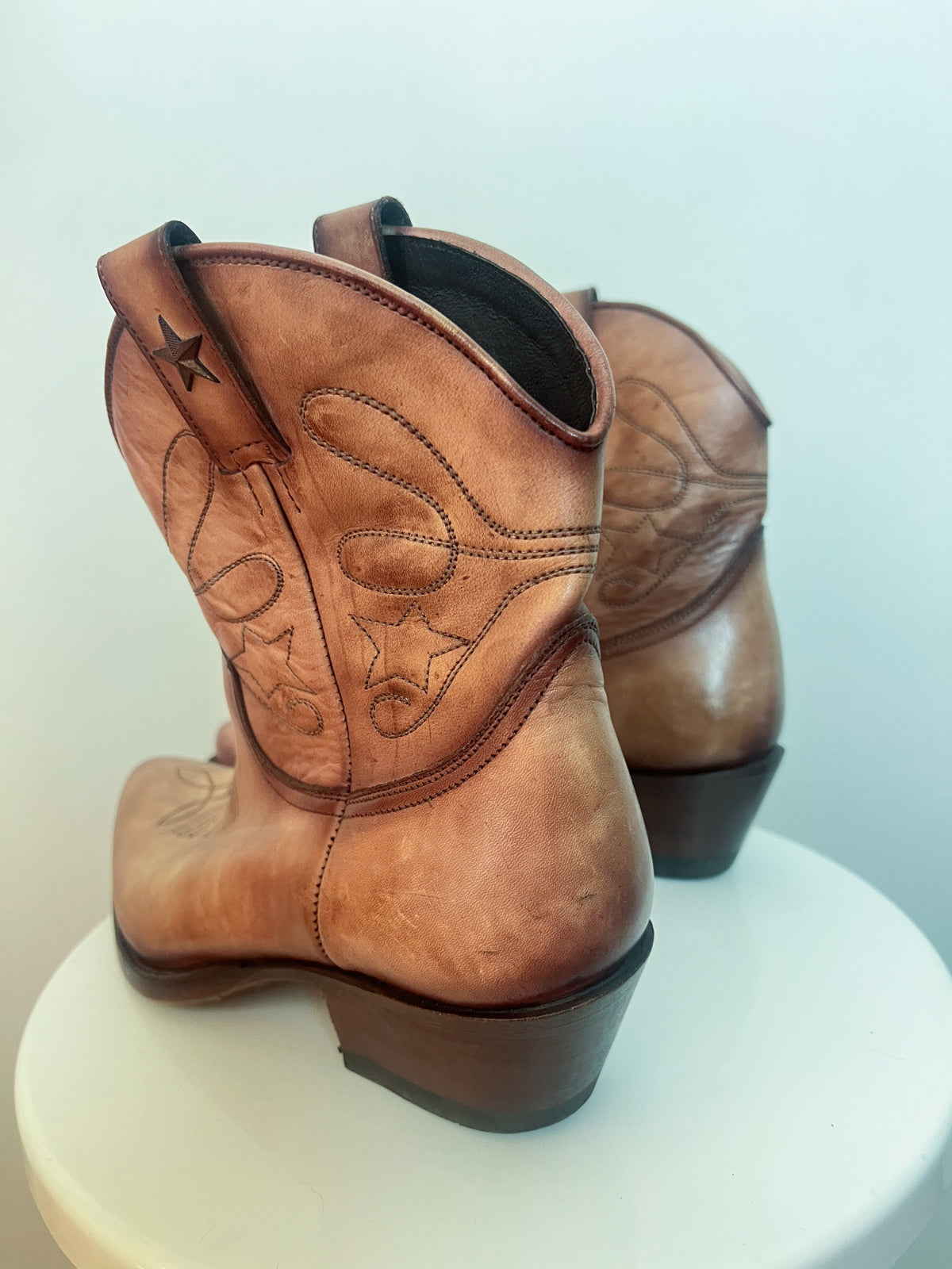 Boots Santiags Mayura Boots Cuir Patiné Marron & Surpiqûres Étoiles – P.37