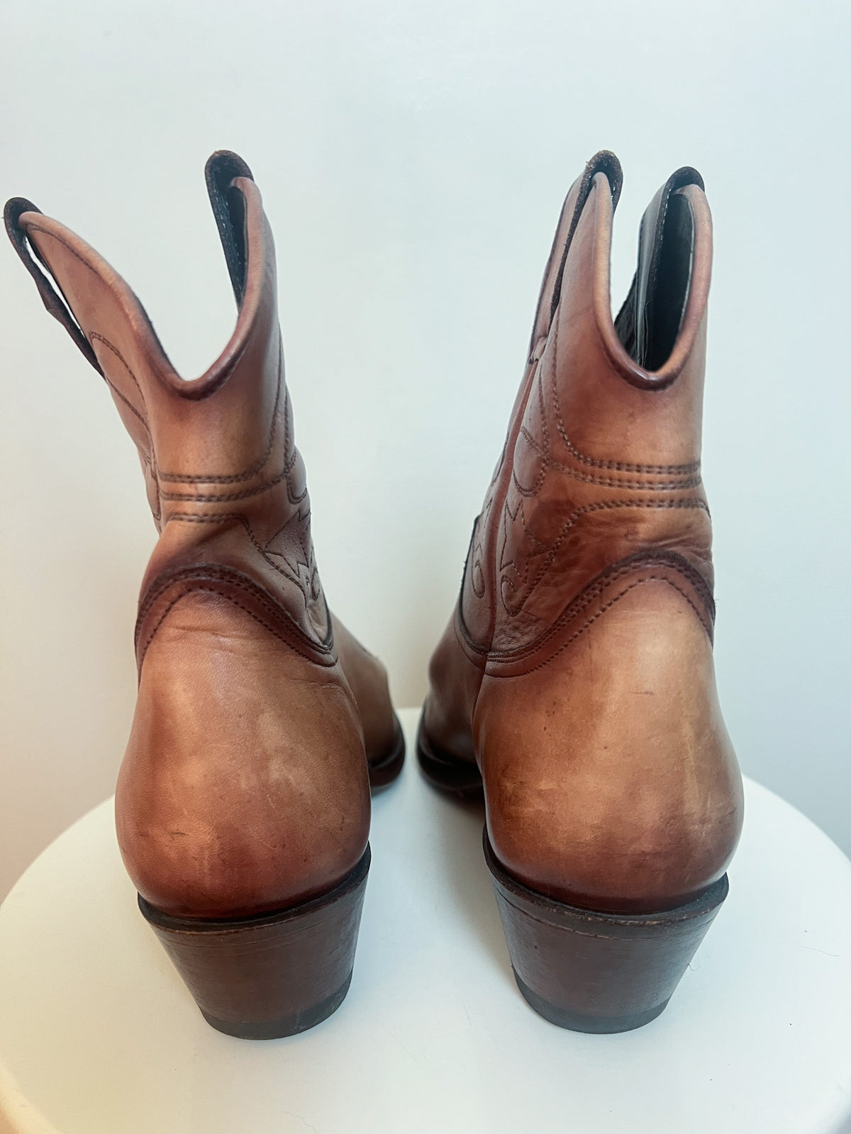 Boots Santiags Mayura Boots Cuir Patiné Marron & Surpiqûres Étoiles – P.37