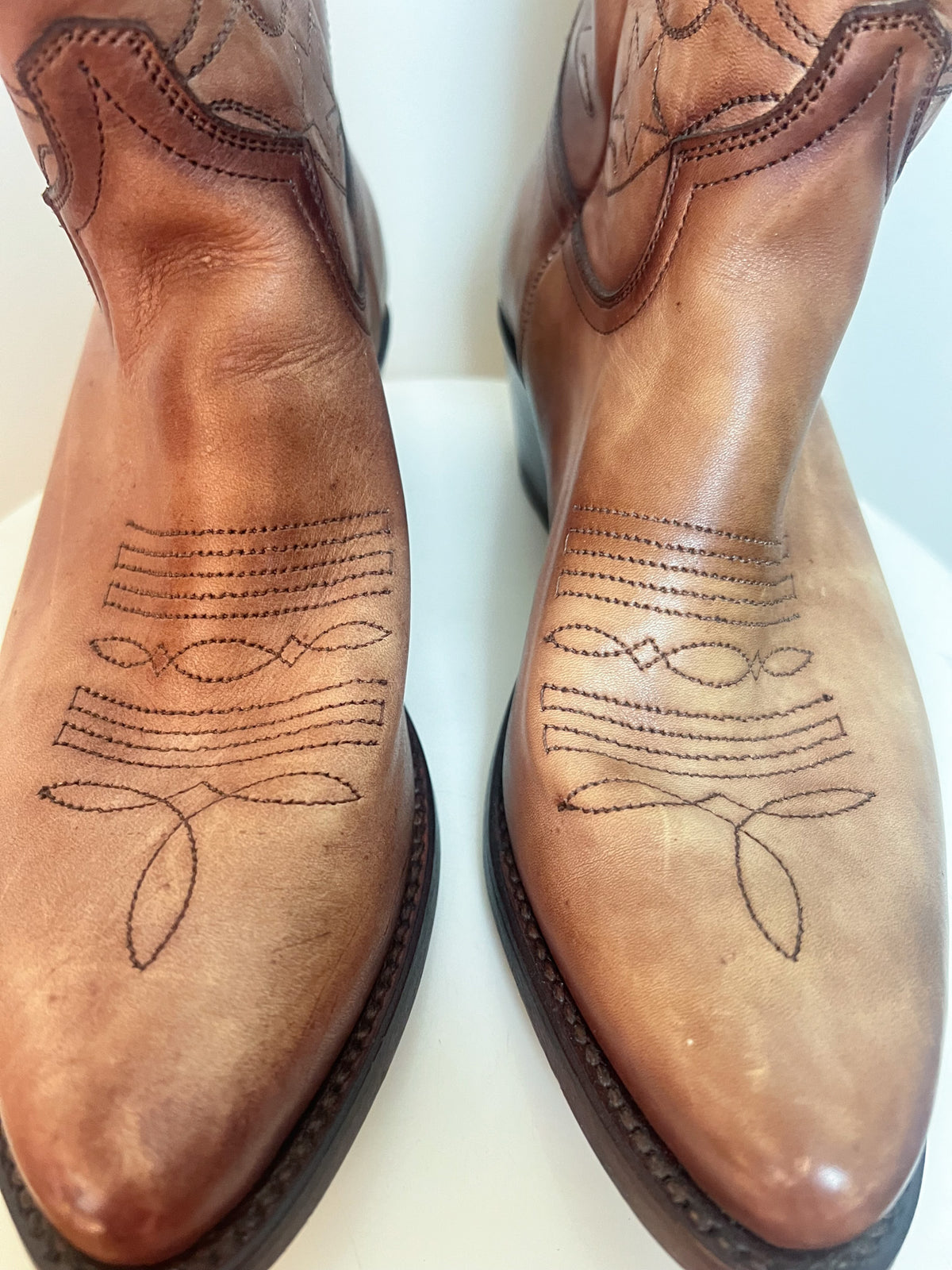 Boots Santiags Mayura Boots Cuir Patiné Marron & Surpiqûres Étoiles – P.37