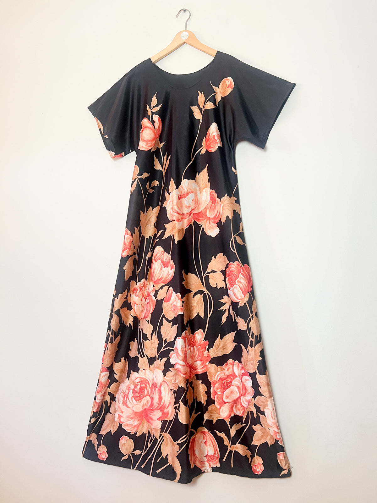 Robe caftan fluide vintage à grands motifs pivoines – Années 70