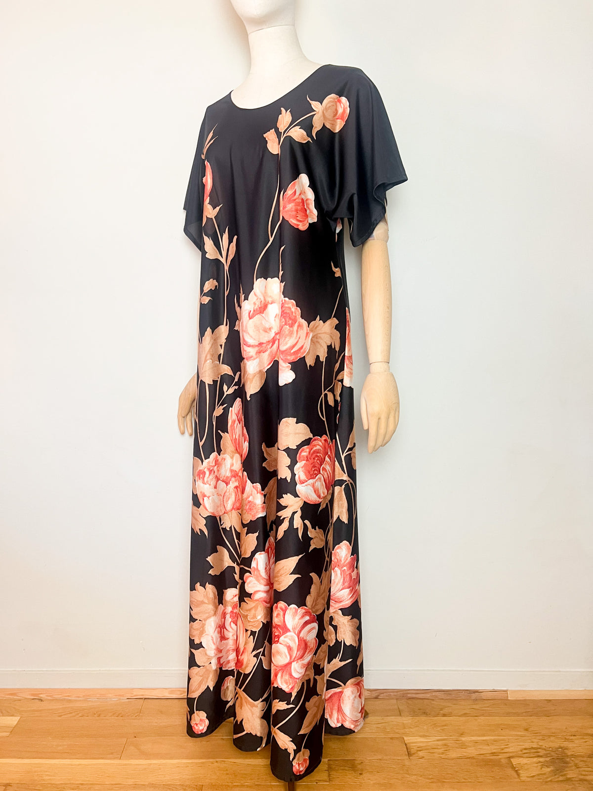 Robe caftan fluide vintage à grands motifs pivoines – Années 70