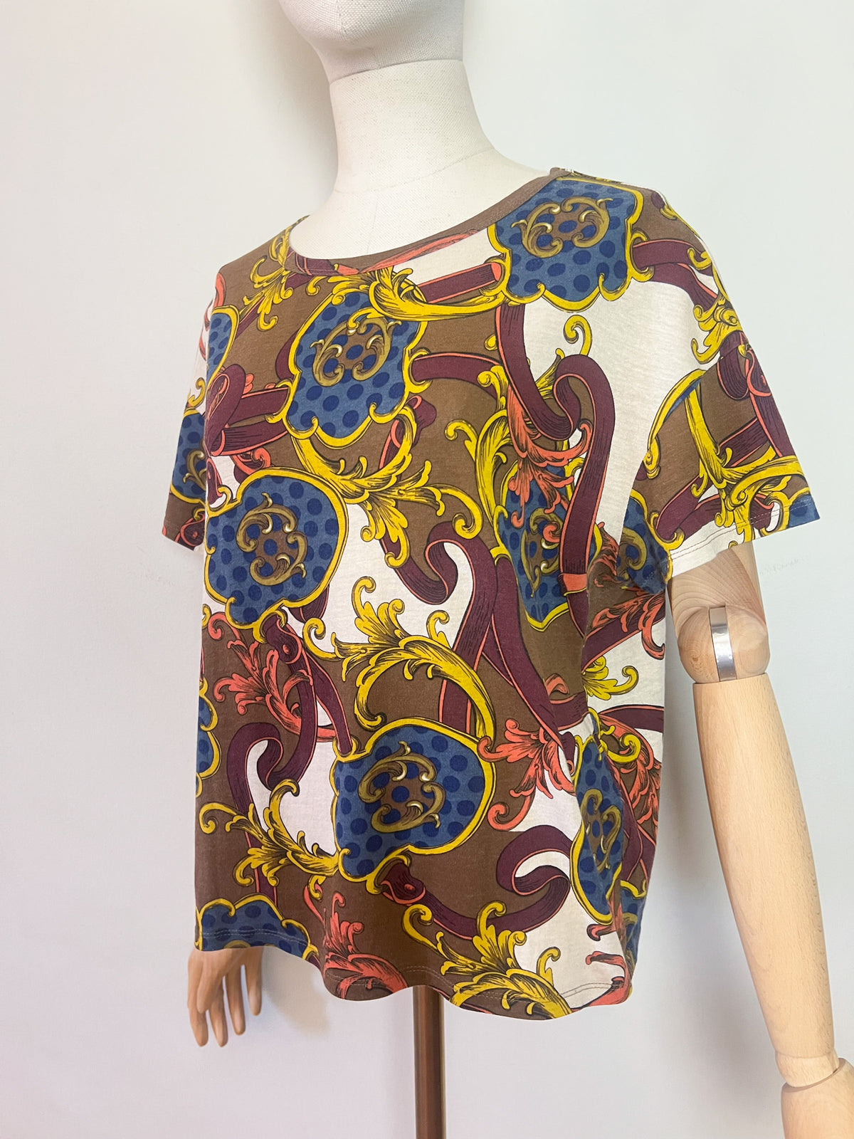 T-shirt Manches Courtes Vintage Imprimé Foulard Baroque – Coupe Boxy – Taille 38/40