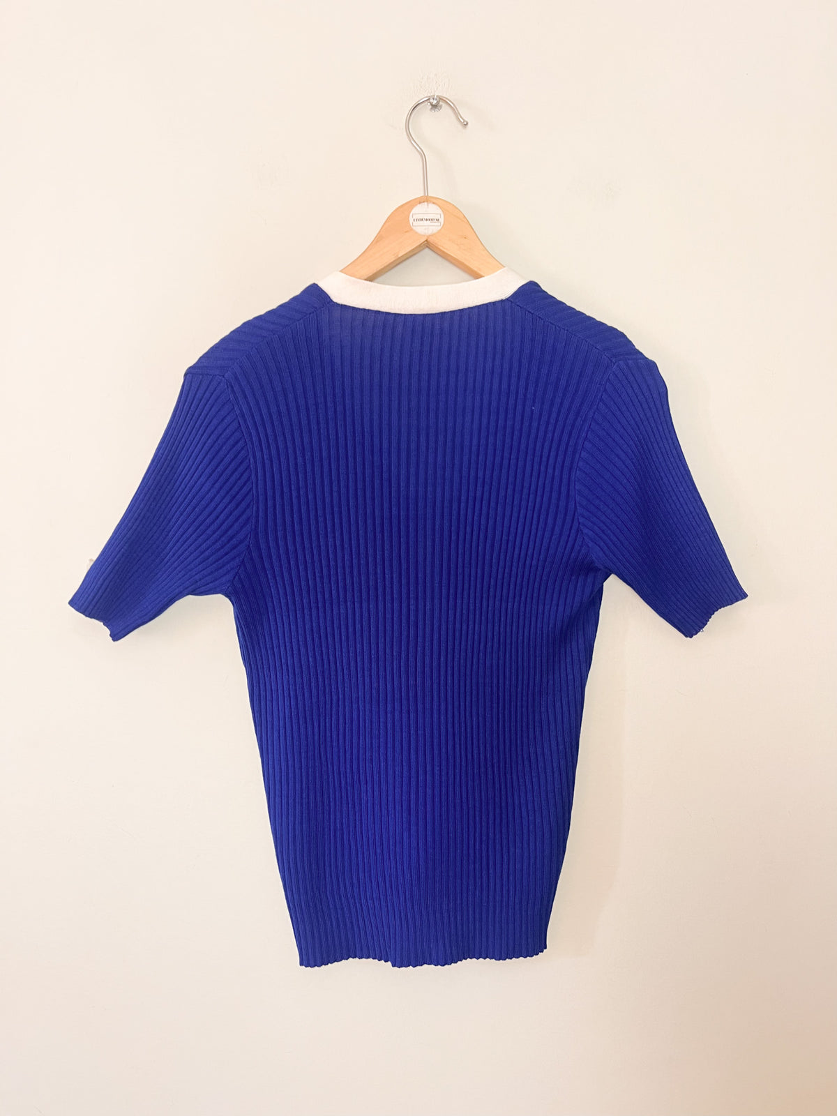Cardigan vintage Années 70 bleu roi & blanc – Col V tricot côtelé – manches courtes T. 36/38