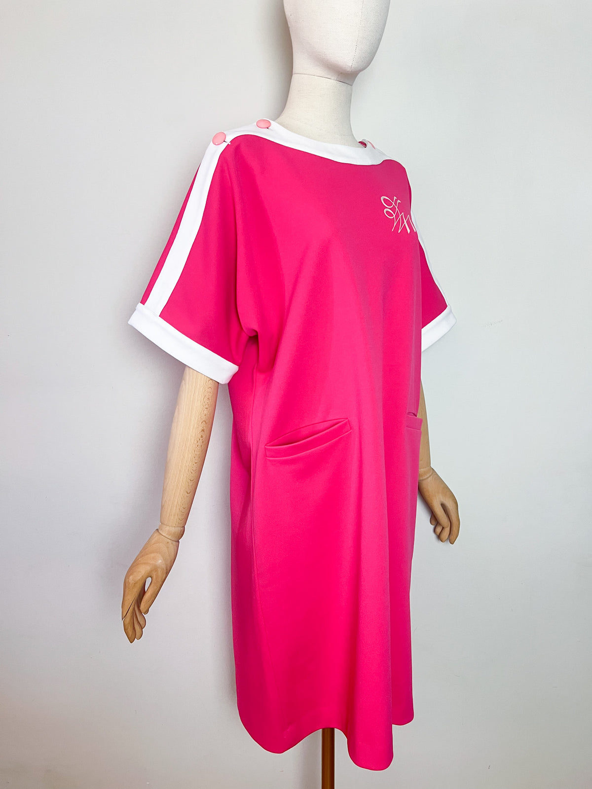 Robe chasuble vintage années 70 rose fuchsia & blanche Febvay – Fabriquée en France -T42/44