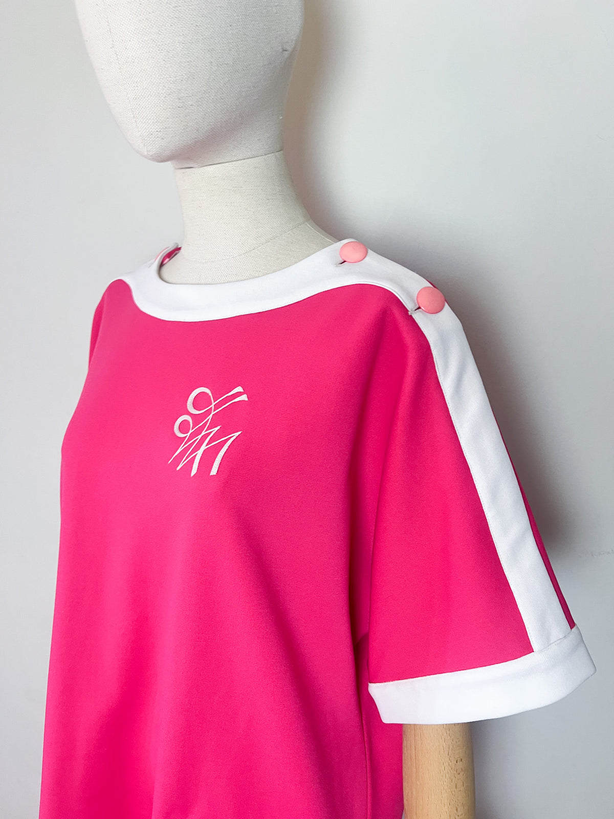 Robe chasuble vintage années 70 rose fuchsia & blanche Febvay – Fabriquée en France -T42/44