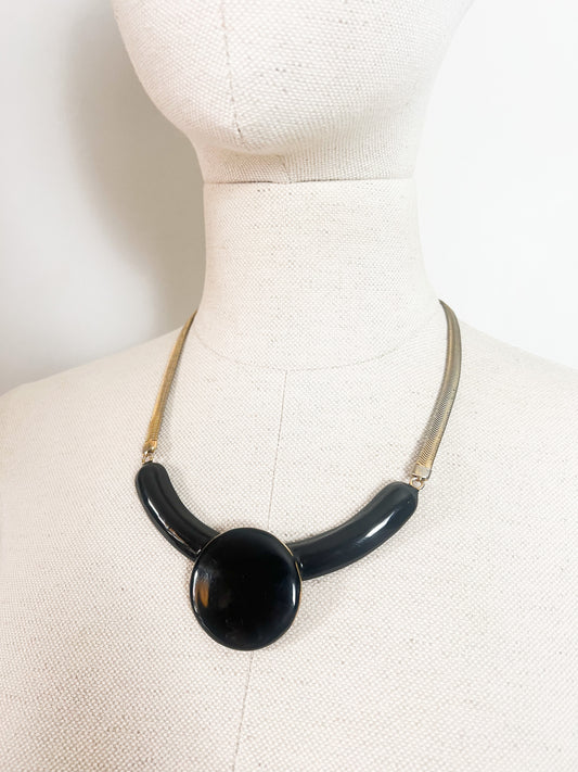 Collier Plastron Vintage Années 80s — Style Art Déco Pendentif Géométrique Noir & Doré — Chaîne Serpent