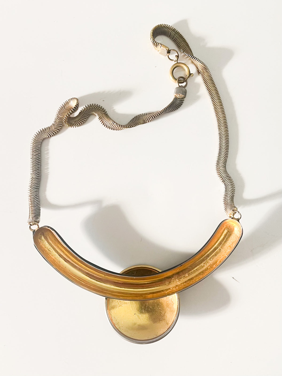 Collier Plastron Vintage Années 80s — Style Art Déco Pendentif Géométrique Noir & Doré — Chaîne Serpent