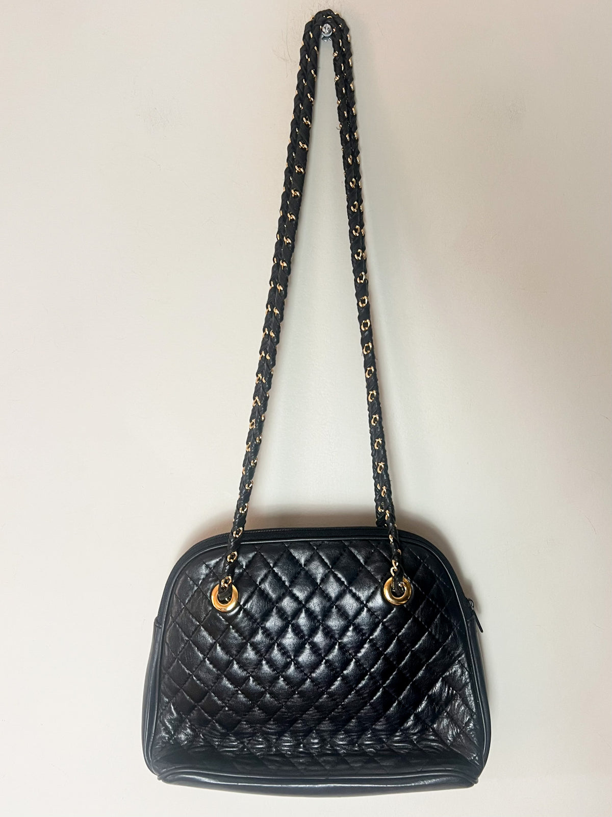 Sac porté épaule vintage années 80 90 matelassé noir à chaîne dorée