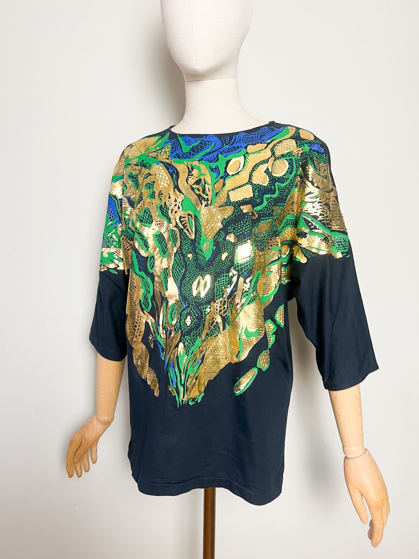 T-Shirt Vintage Années 80 Noir Imprimés Doré, Vert et bleu - Épaulettes & Manches Chauve-Souris 100% coton - T 38/40