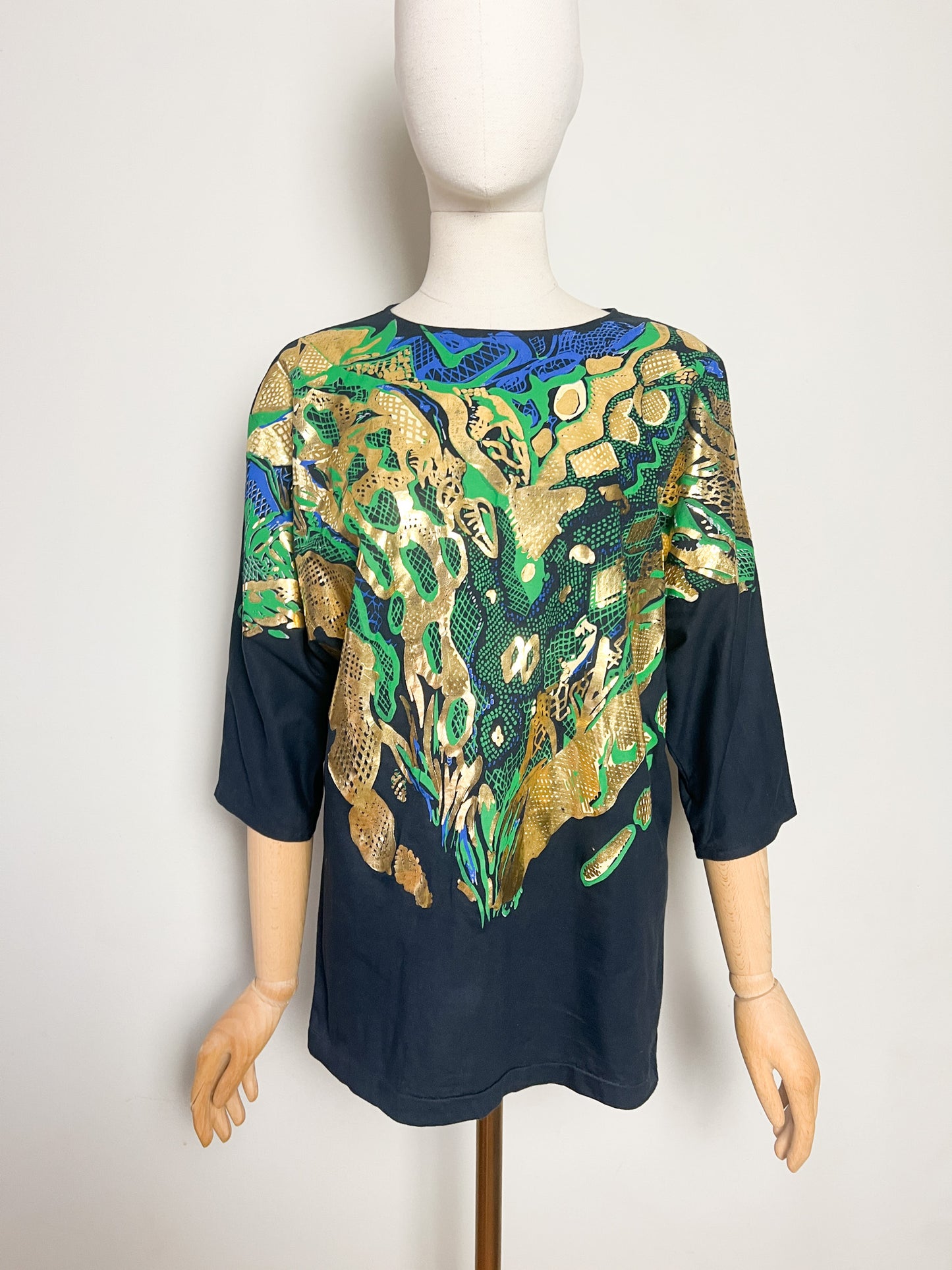 T-Shirt Vintage Années 80 Noir Imprimés Doré, Vert et bleu - Épaulettes & Manches Chauve-Souris 100% coton - T 38/40