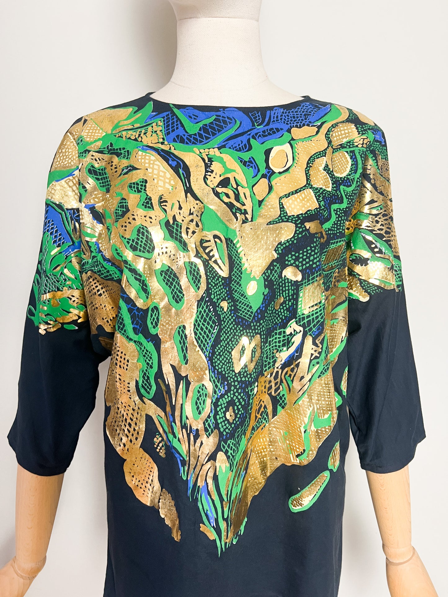 T-Shirt Vintage Années 80 Noir Imprimés Doré, Vert et bleu - Épaulettes & Manches Chauve-Souris 100% coton - T 38/40