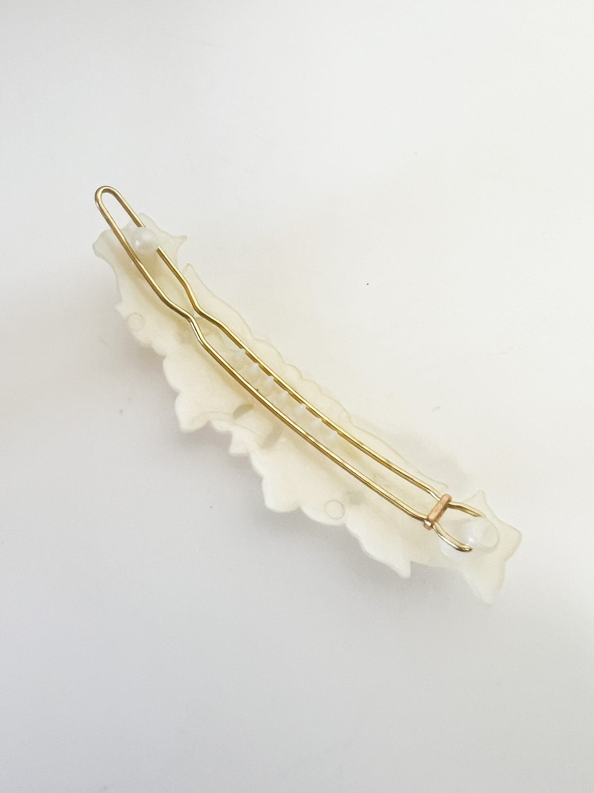 Barrette Vintage Années 80 Blanc Crème Nacré – Motif Fleurs Sculptées_Modèle1