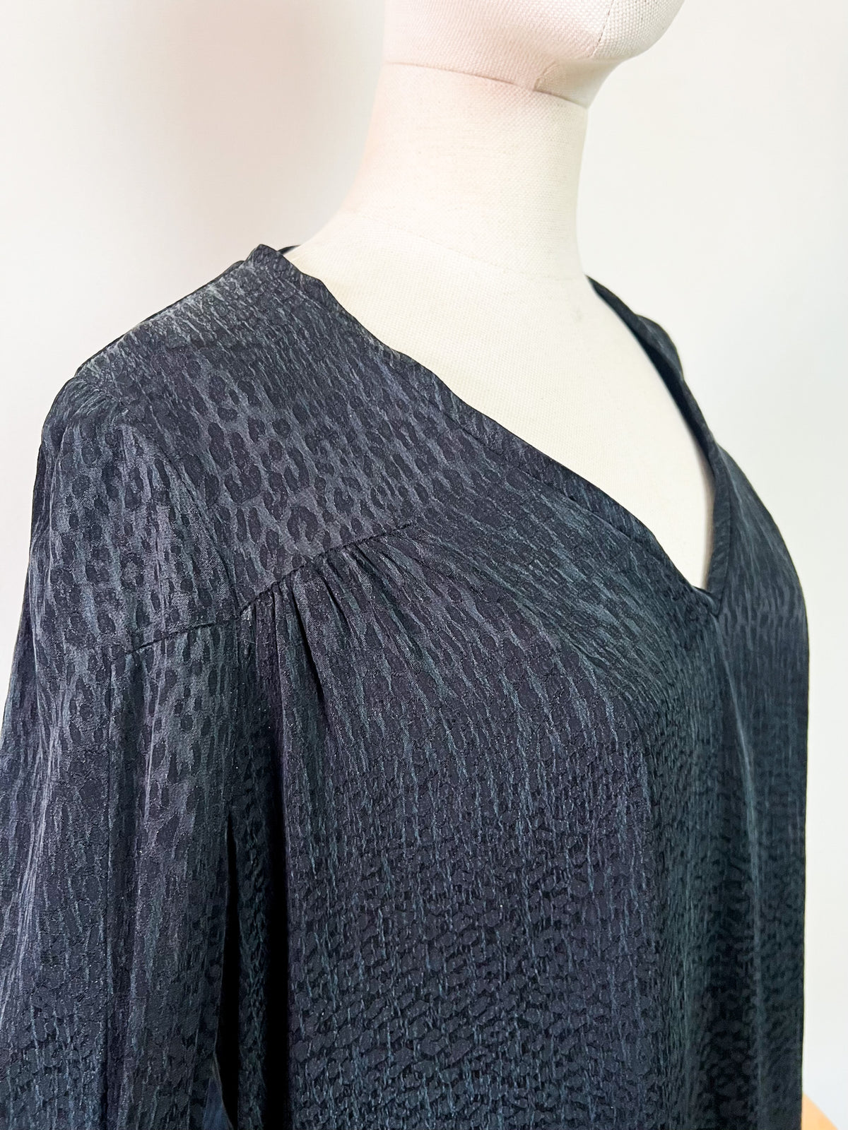 Blouse fluide noire motif reptile ba&sh modèle Liz T. 1 (S/M)