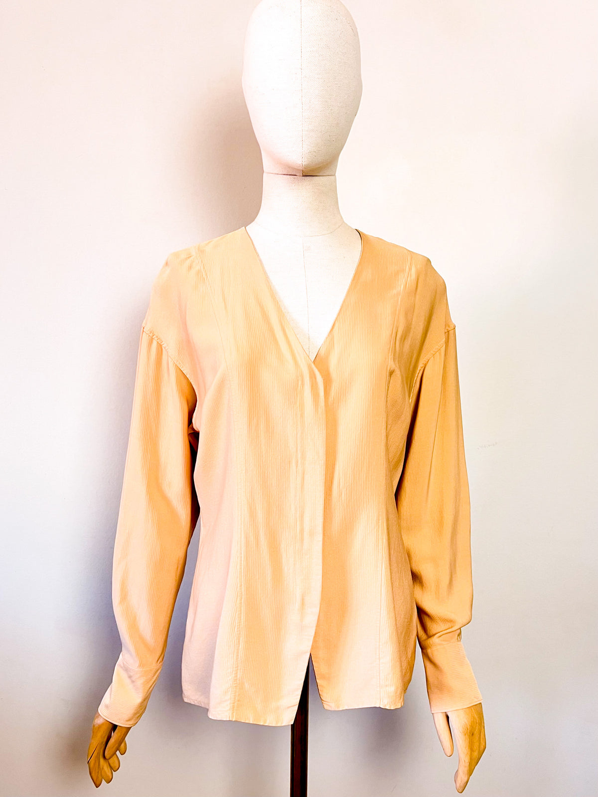 Blouse minimaliste Jil Sander + en crêpe beige T. 38