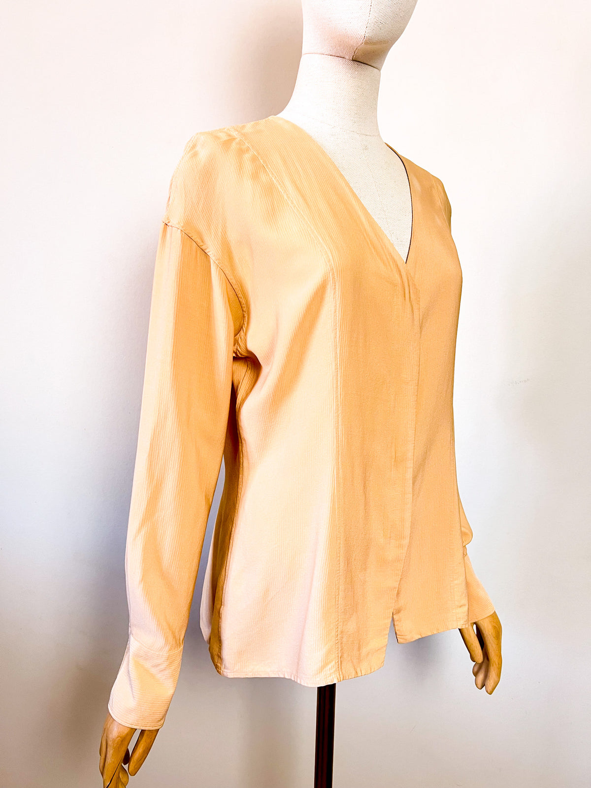 Blouse minimaliste Jil Sander + en crêpe beige T. 38
