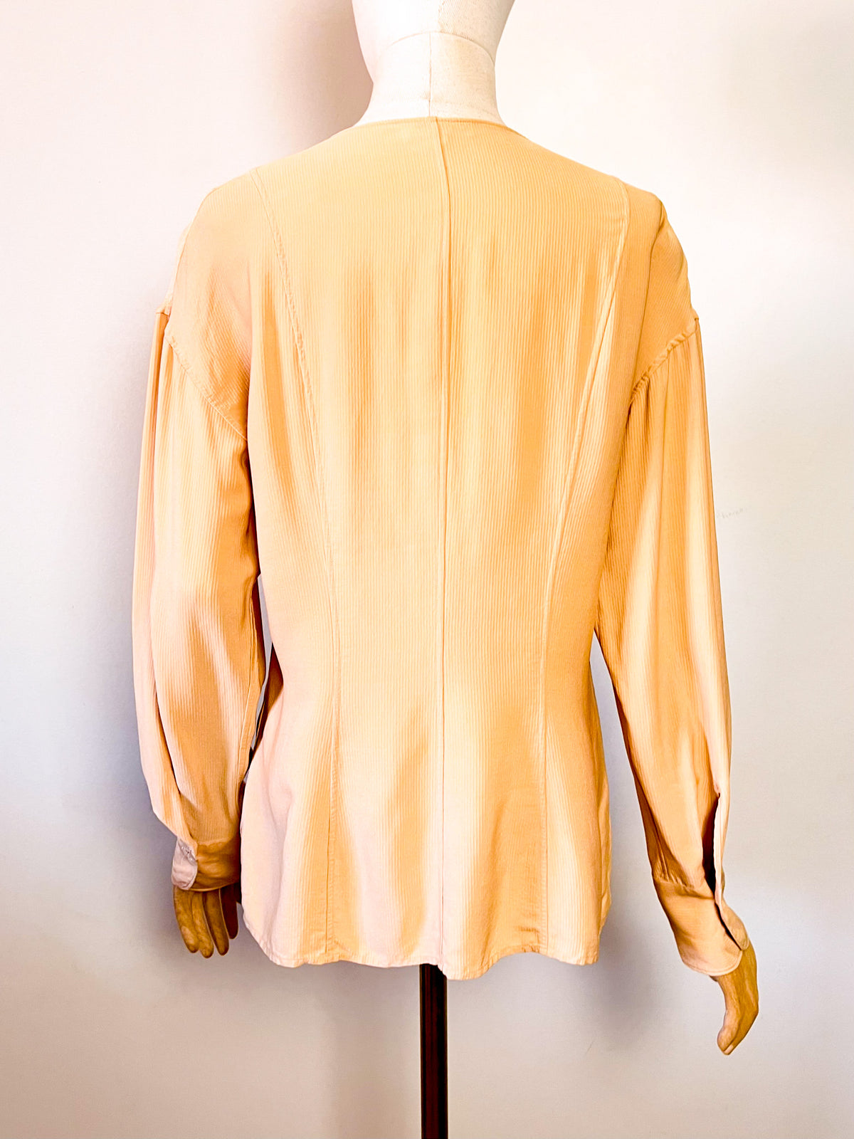 Blouse minimaliste Jil Sander + en crêpe beige T. 38
