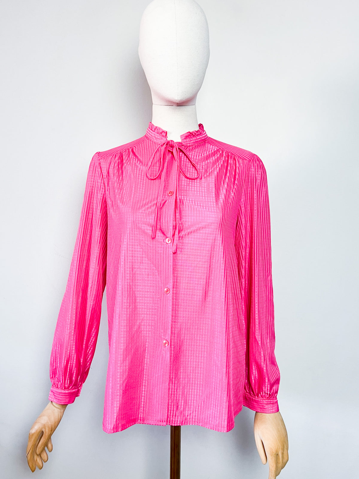 Chemisier vintage rose fuchsia col volanté Made in France T. 36/38