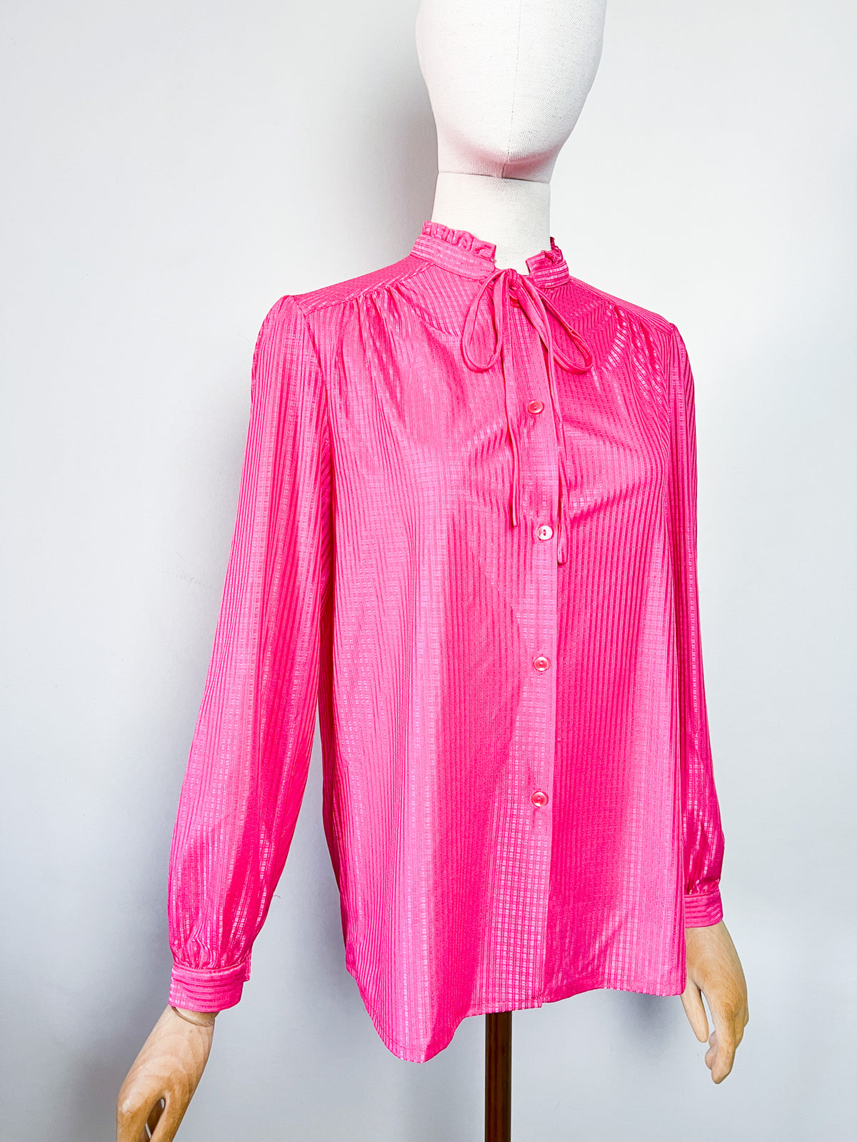 Chemisier vintage rose fuchsia col volanté Made in France T. 36/38