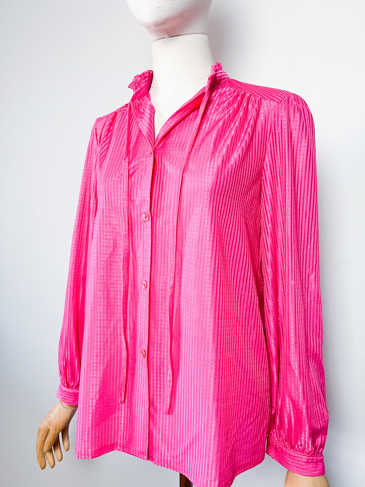 Chemisier vintage rose fuchsia col volanté Made in France T. 36/38