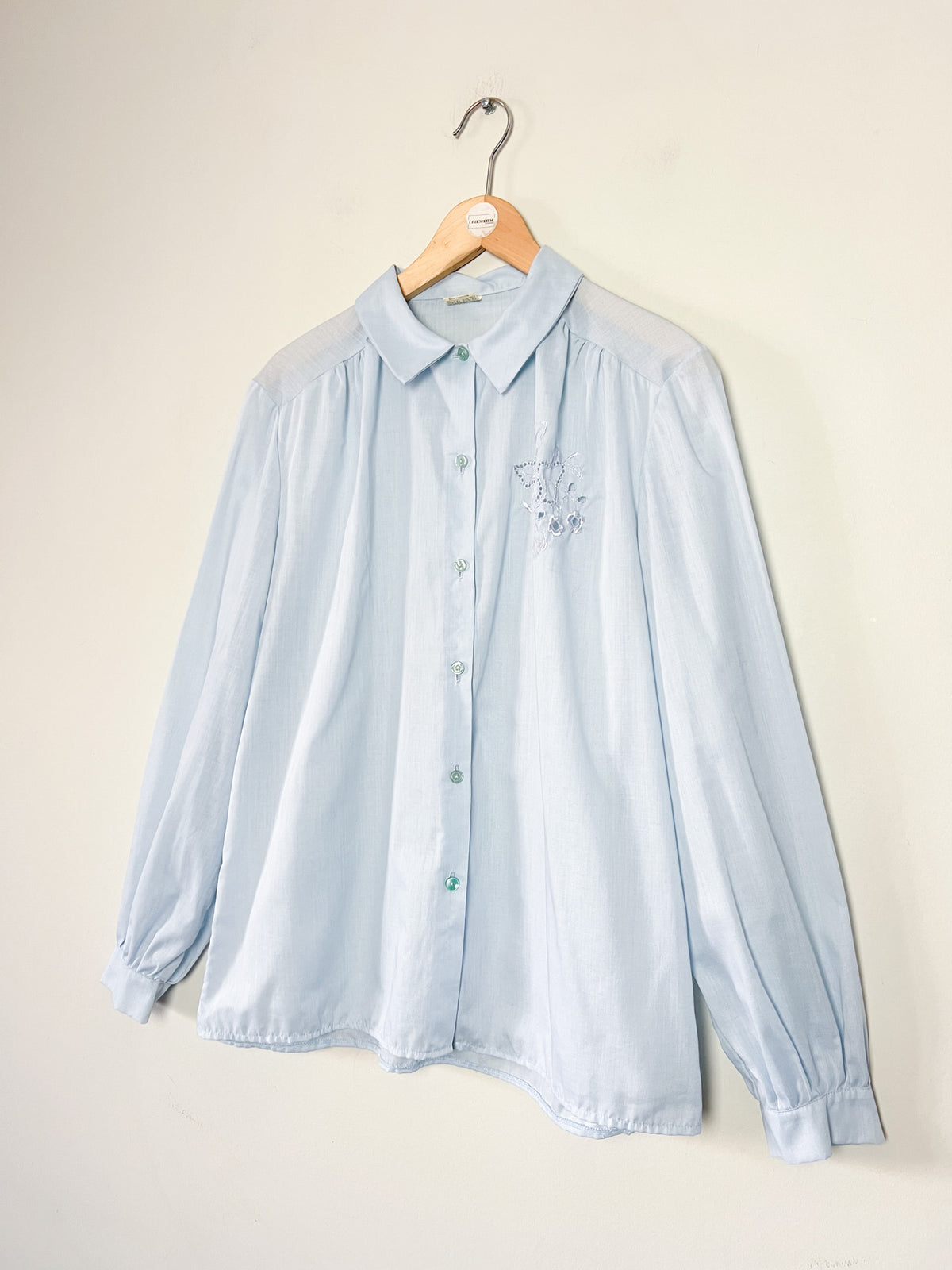 Chemisier vintage bleu ciel broderies ajourées & fleurs T. 40/42