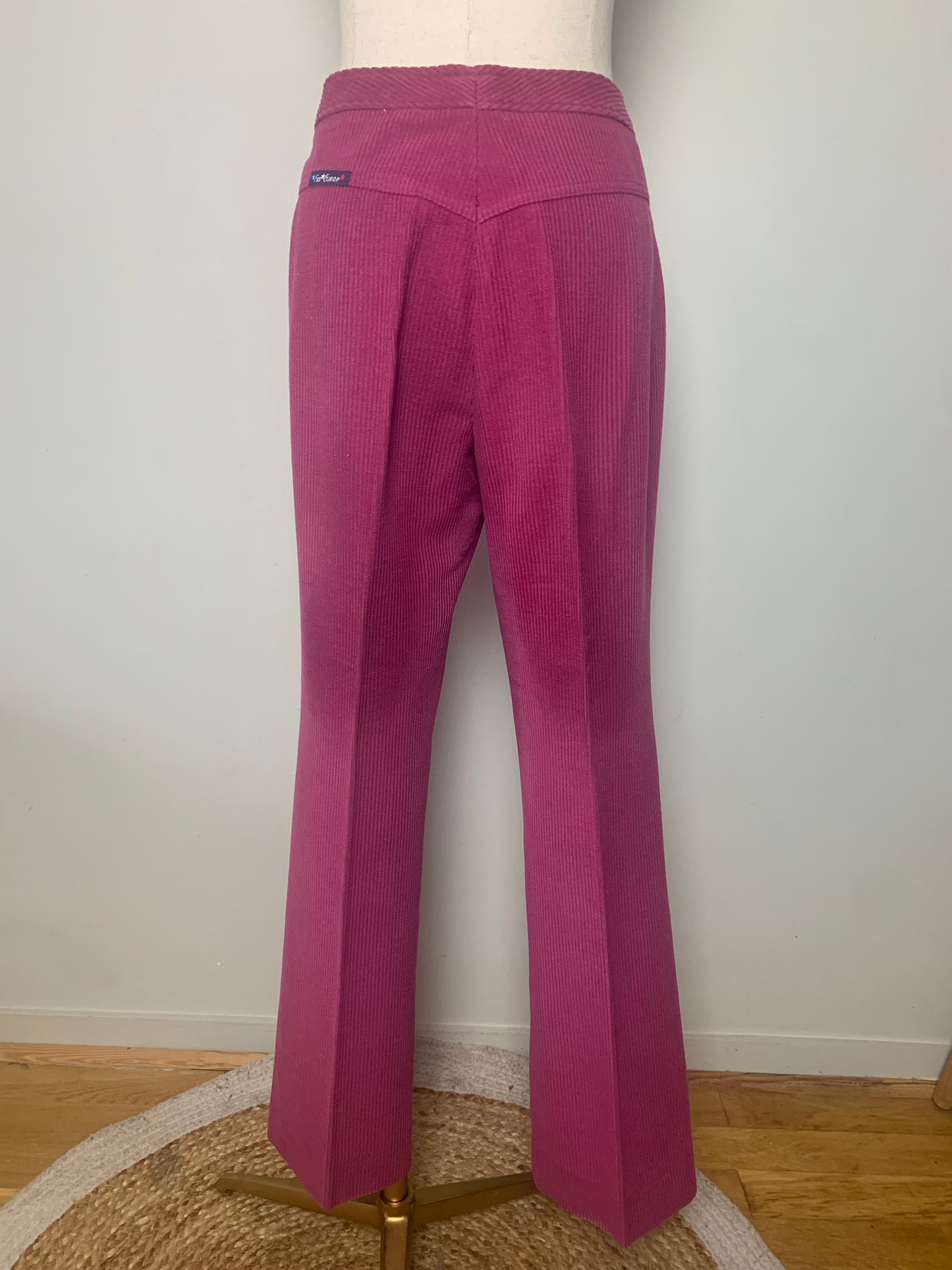 Pantalon femme velours côtelé rose vintage
