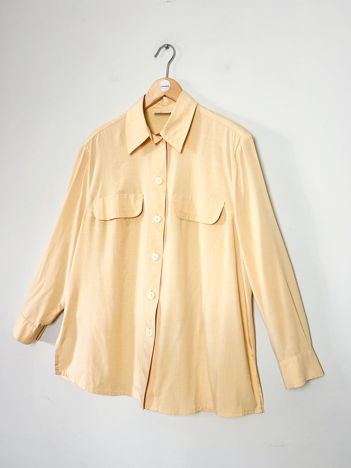 Chemise vintage années 80 jaune beurre Betty Barclay à épaulettes T. 40/42 (ou 38 loose)