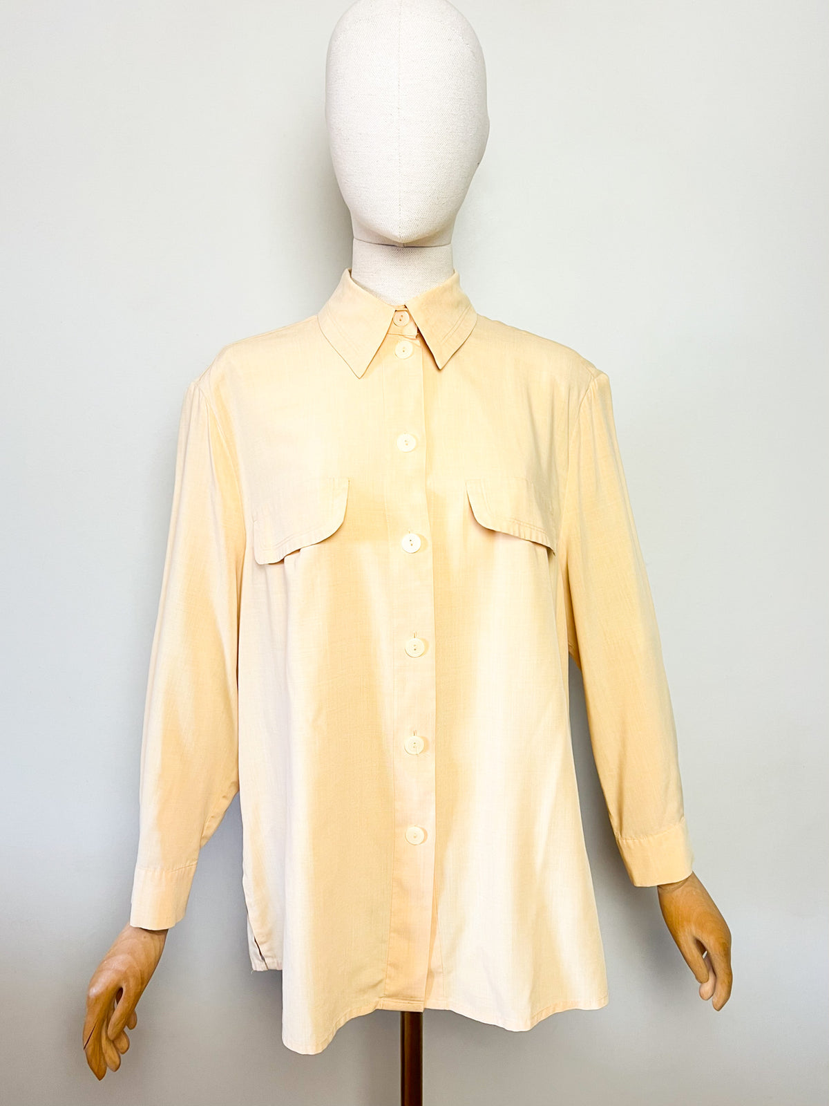 Chemise vintage années 80 jaune beurre Betty Barclay à épaulettes T. 40/42 (ou 38 loose)