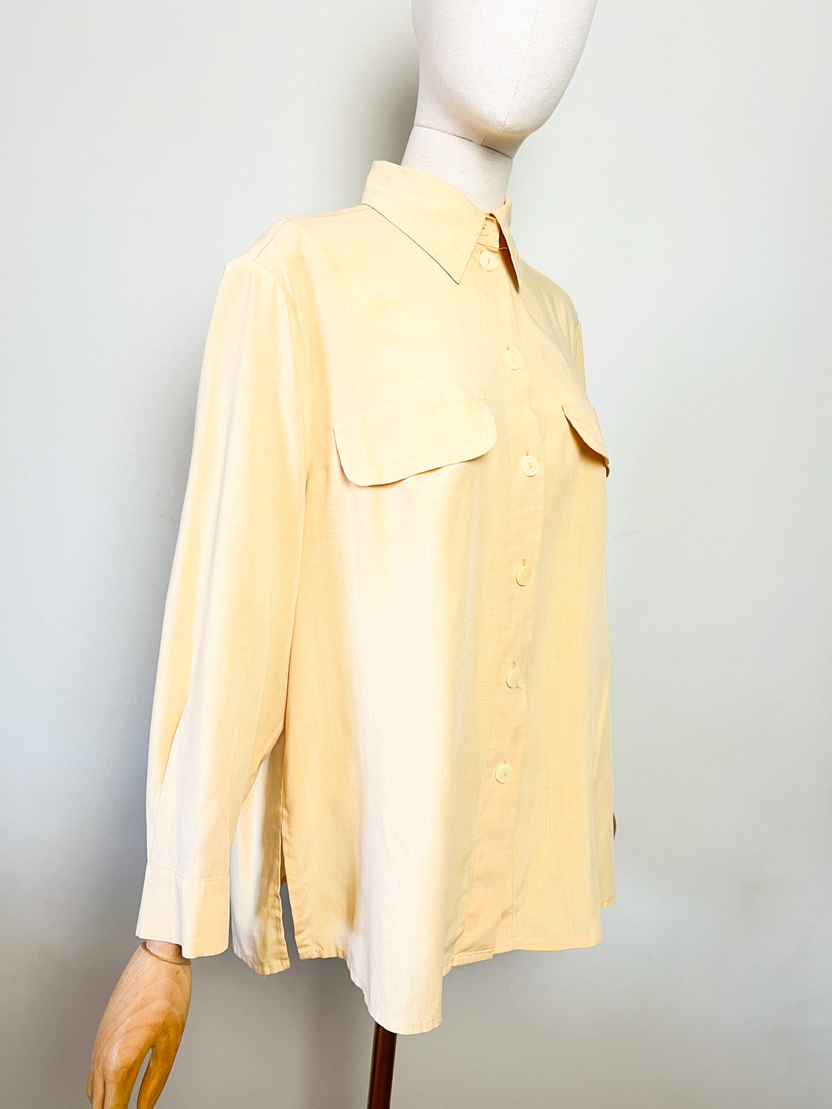 Chemise vintage années 80 jaune beurre Betty Barclay à épaulettes T. 40/42 (ou 38 loose)