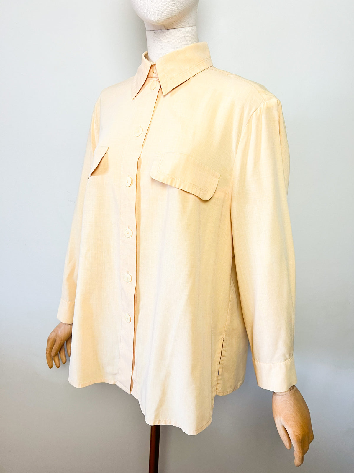 Chemise vintage années 80 jaune beurre Betty Barclay à épaulettes T. 40/42 (ou 38 loose)