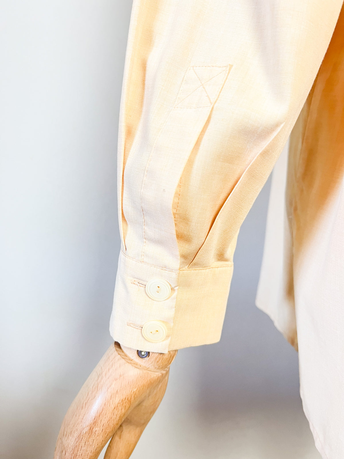 Chemise vintage années 80 jaune beurre Betty Barclay à épaulettes T. 40/42 (ou 38 loose)