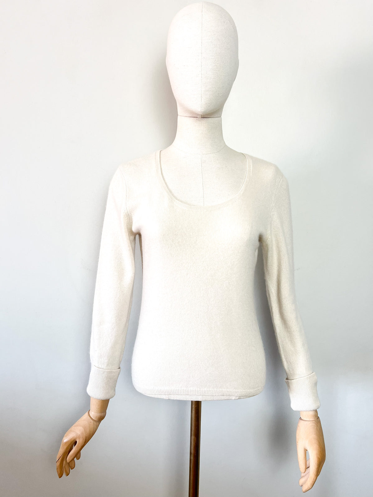 Pull cachemire & soie crème encolure dégangée ronde Eric Bompard (T M / 36-38)