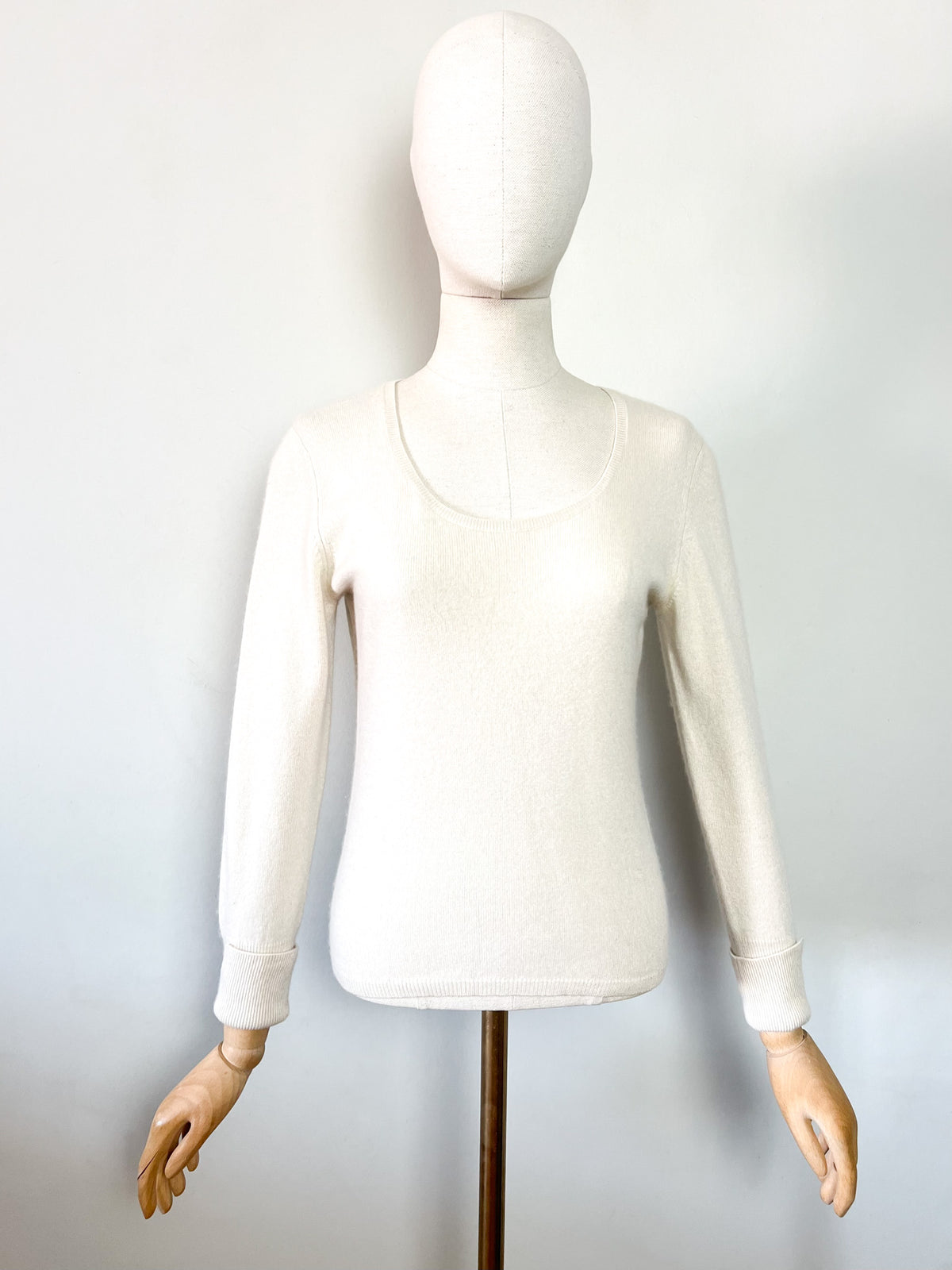 Pull cachemire & soie crème encolure dégangée ronde Eric Bompard (T M / 36-38)