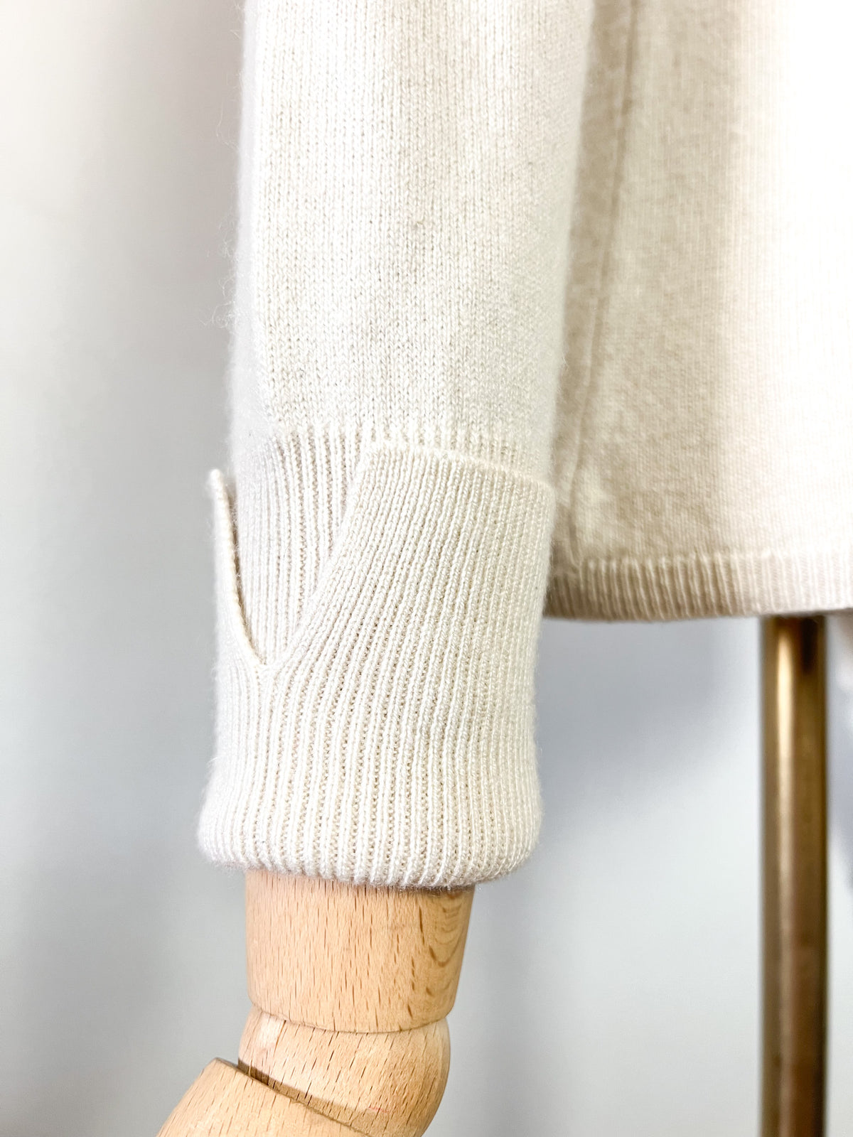 Pull cachemire & soie crème encolure dégangée ronde Eric Bompard (T M / 36-38)