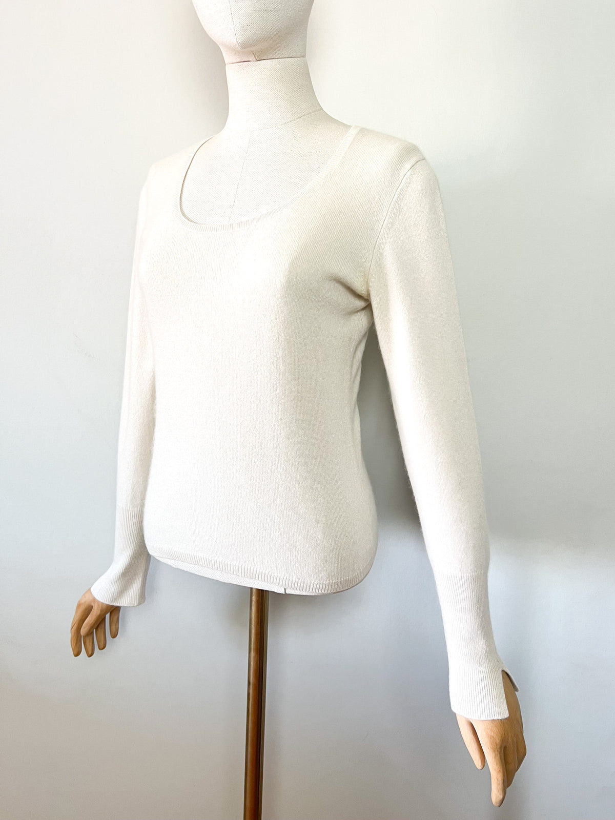 Pull cachemire & soie crème encolure dégangée ronde Eric Bompard (T M / 36-38)