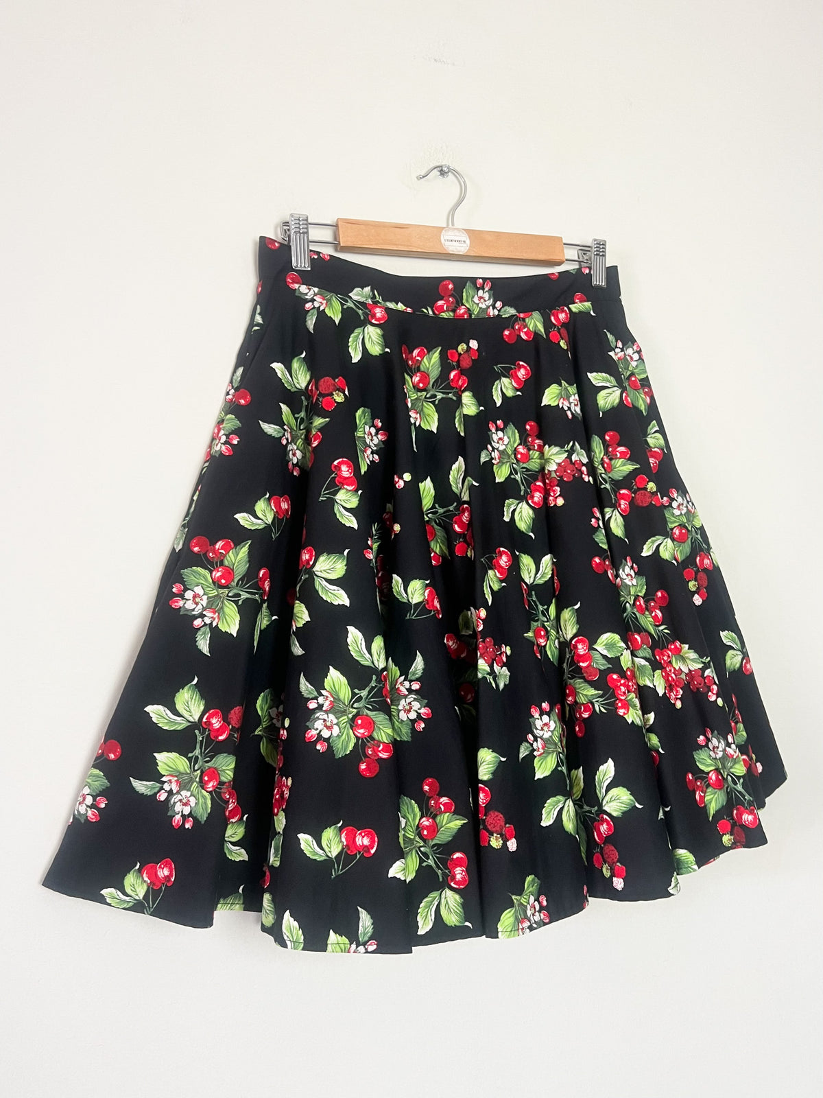 Jupe patineuse rétro esprit rockabilly Hell Bunny noire motif cerises poches Taille M