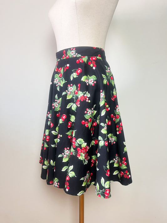 Jupe patineuse rétro esprit rockabilly Hell Bunny noire motif cerises poches Taille M