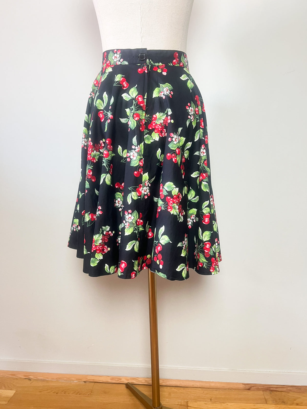 Jupe patineuse rétro esprit rockabilly Hell Bunny noire motif cerises poches Taille M