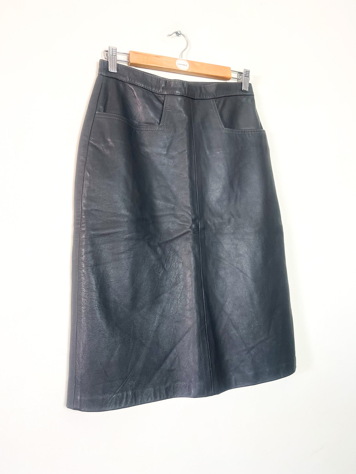 Jupe droite vintage années 80 en vrai cuir gris anthracite poches géométriques Taille 36