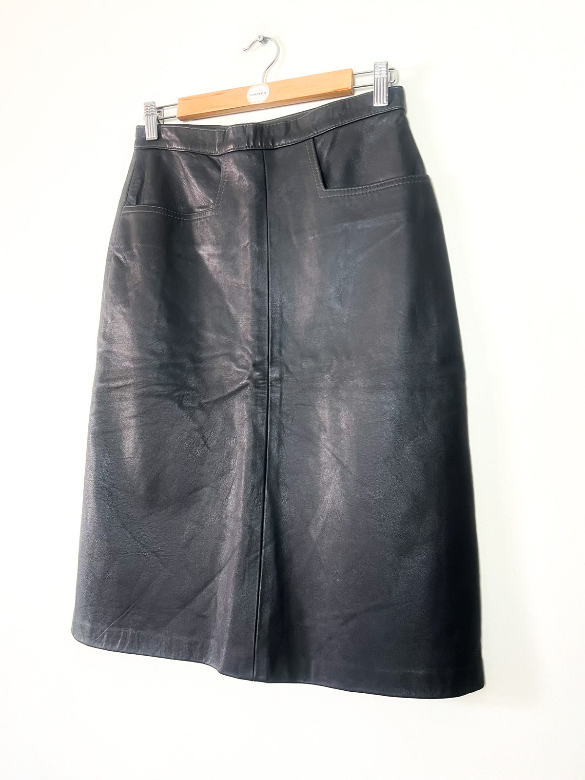 Jupe droite vintage années 80 en vrai cuir gris anthracite poches géométriques Taille 36