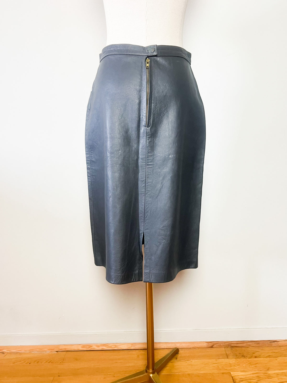 Jupe droite vintage années 80 en vrai cuir gris anthracite poches géométriques Taille 36