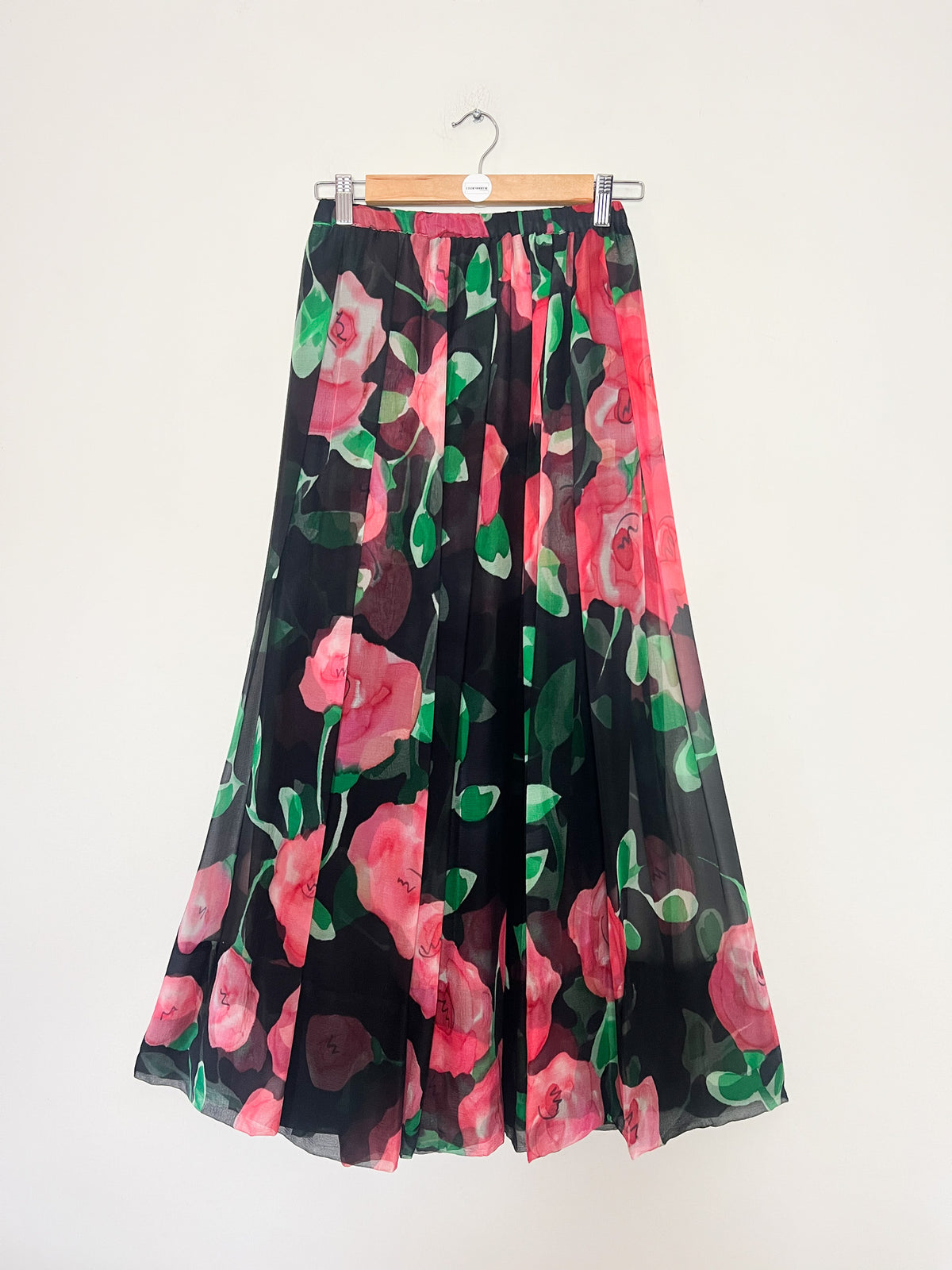 Jupe longue à plis vintage années 80 voile floral rose et vert sur fond noir T34 36