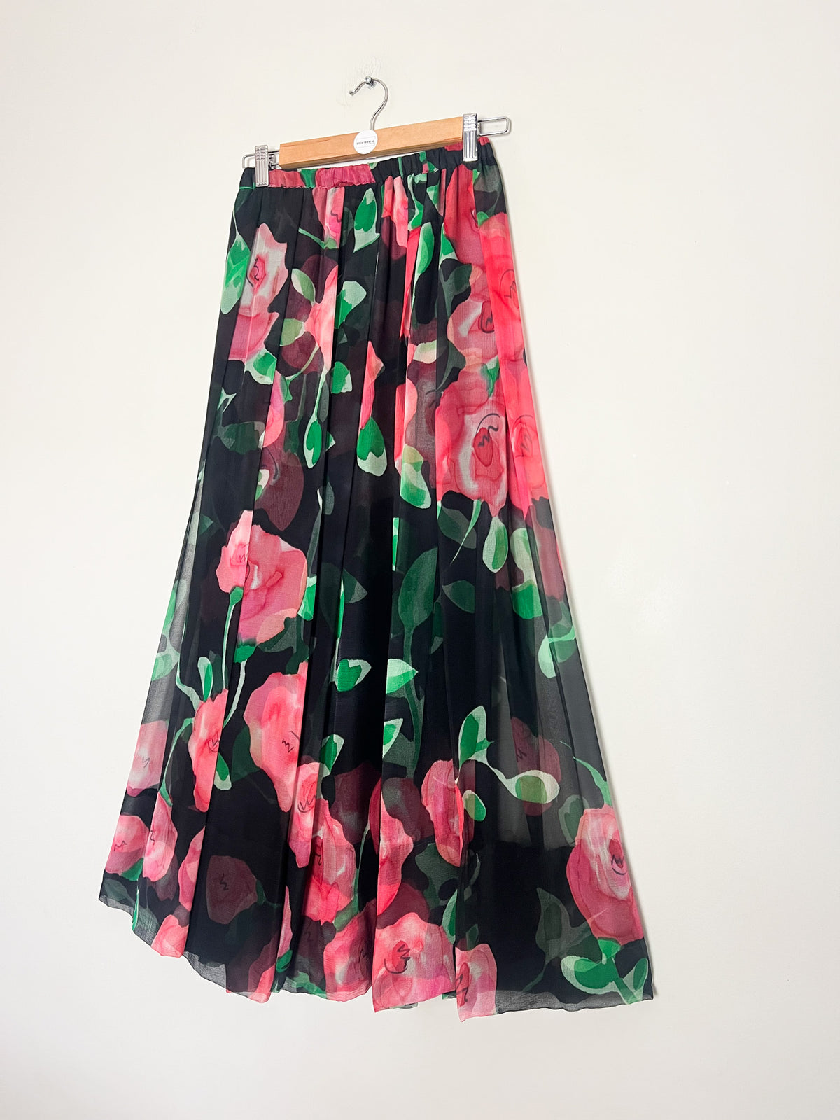 Jupe longue à plis vintage années 80 voile floral rose et vert sur fond noir T34 36