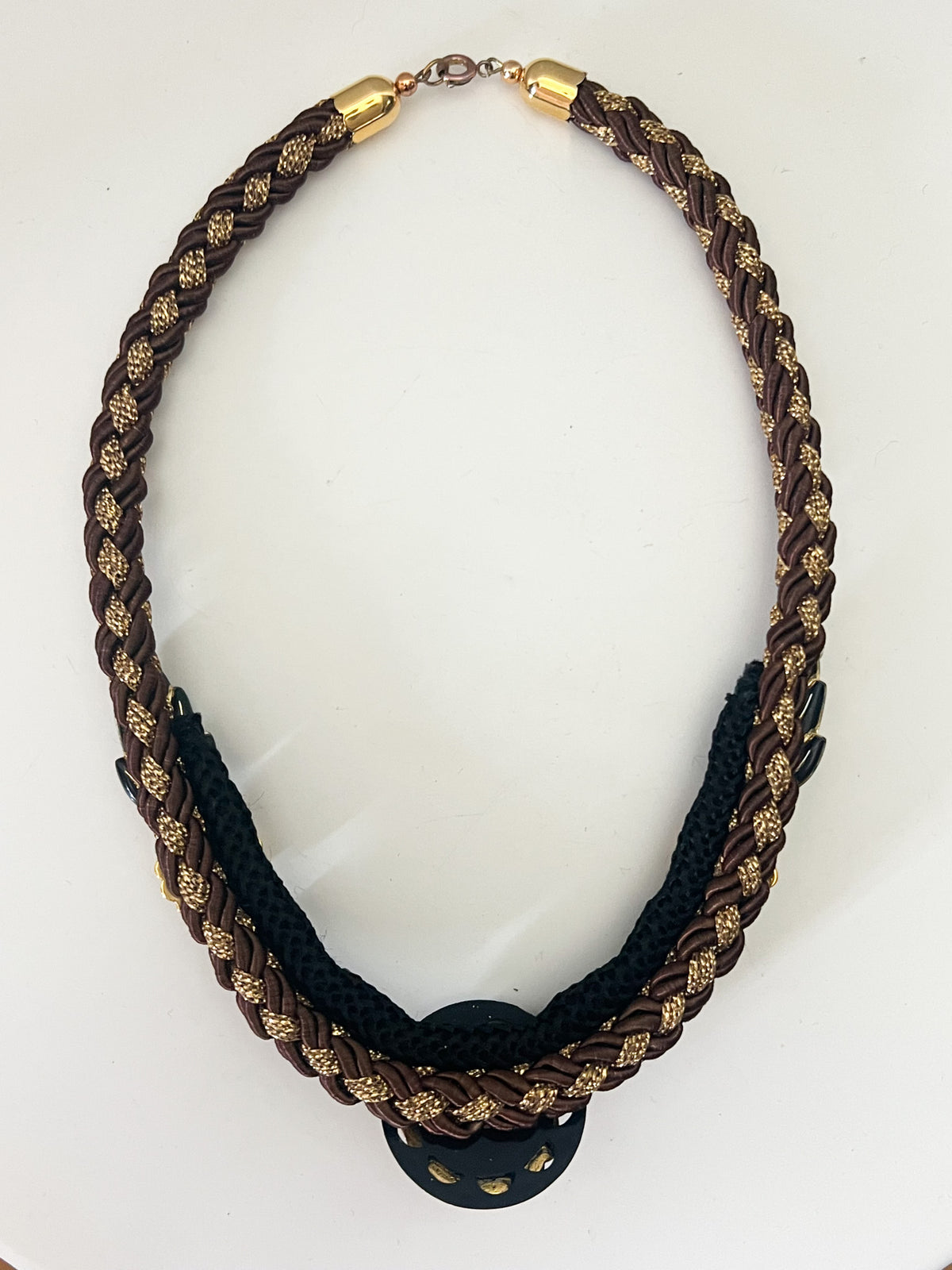 Collier plastron vintage années 80s — Passementerie tressée, résine & dorures