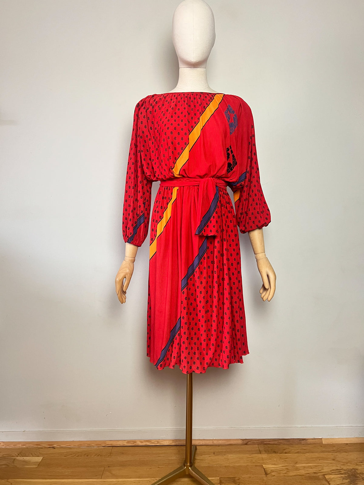 Robe mi-longue plissée vintage 70s Imprimé rétro & ceinture Virginie Paris (T36 au 40)