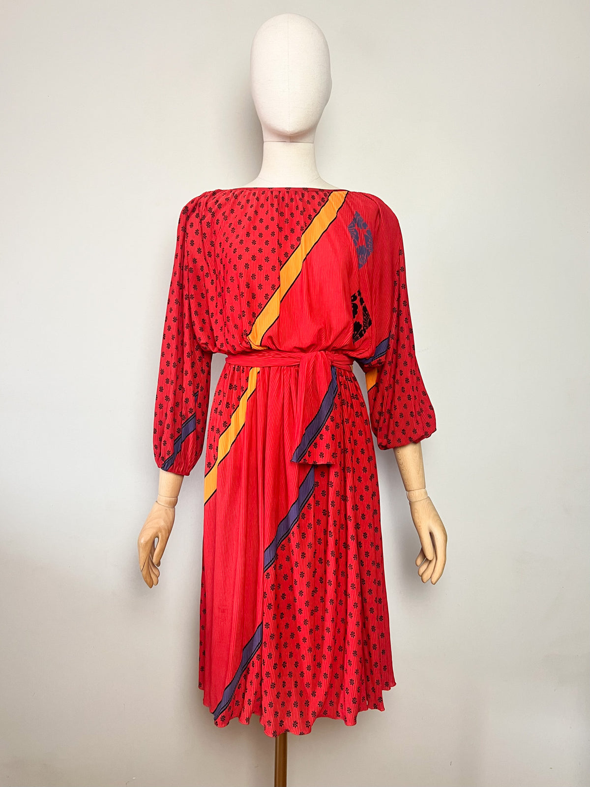 Robe mi-longue plissée vintage 70s Imprimé rétro & ceinture Virginie Paris (T36 au 40)